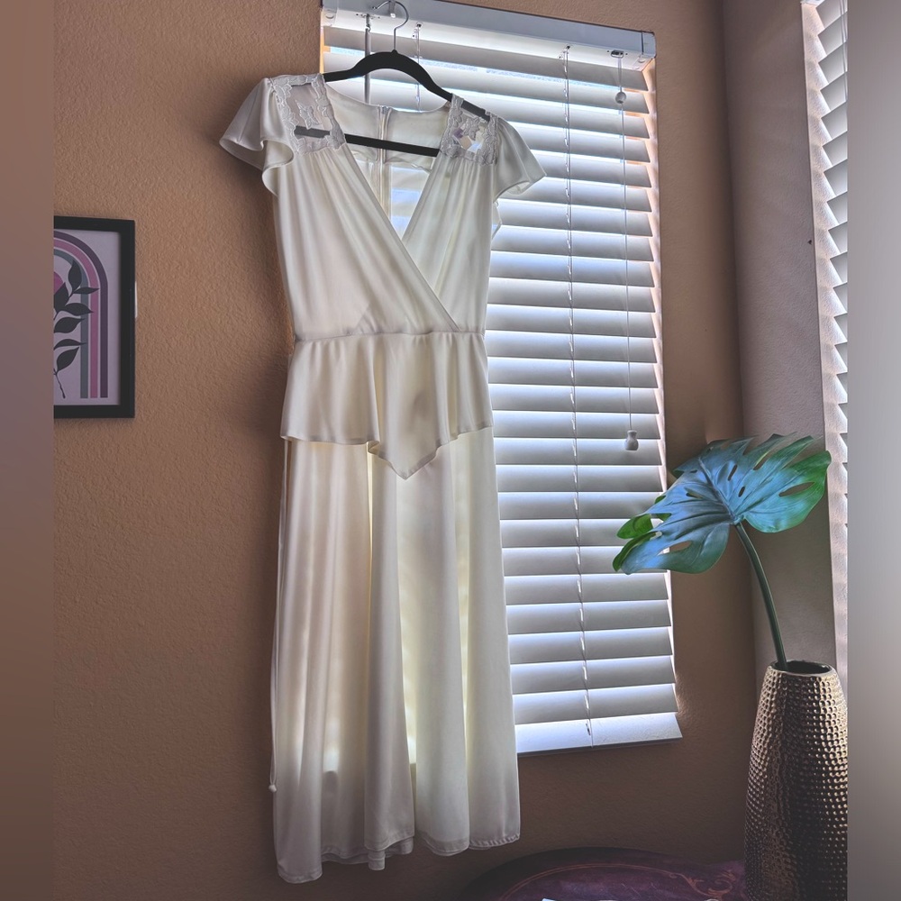 Eggshell White Peplum soft *Vintage* dress size M